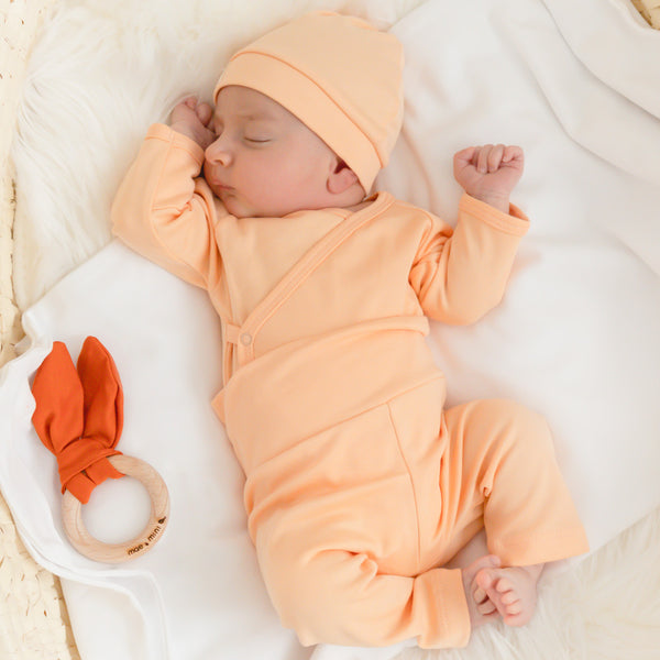 Set Bienvenido a Casa en color Rojo Arcilla - ropa organica para bebe - Mae & Mini