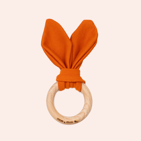 [mm-color: Naranja Terracota] Mordedera Orejitas en Rosa Nube - algodon pima certificado GOTS - Mae & Mini